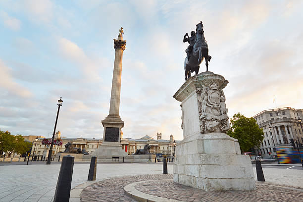 pusty plac trafalgar placu, wcześnie rano w londynie - trafalgar square zdjęcia i obrazy z banku zdjęć