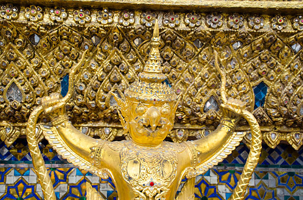 golden statua garuda - bangkok variation religion god zdjęcia i obrazy z banku zdjęć