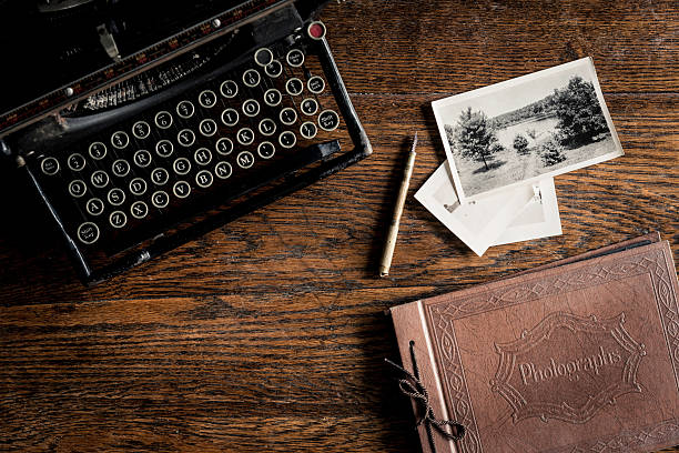 Anticuario máquina de escribir, fotos y álbum de fotos - foto de stock