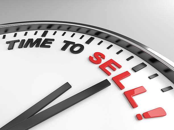 time to sell Clock with words time to sell on its face b2b sales stock pictures, royalty-free photos & images