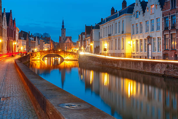 istock Night Canal Spiegel in Bruges, Belgium 515736566