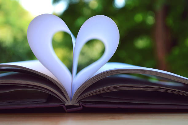 istock Book pages curved into a shape of heart 515771541