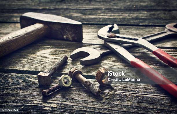 Tools Auf Holz Oberfläche Stockfoto und mehr Bilder von Alt - Alt, Altertümlich, Antiquität