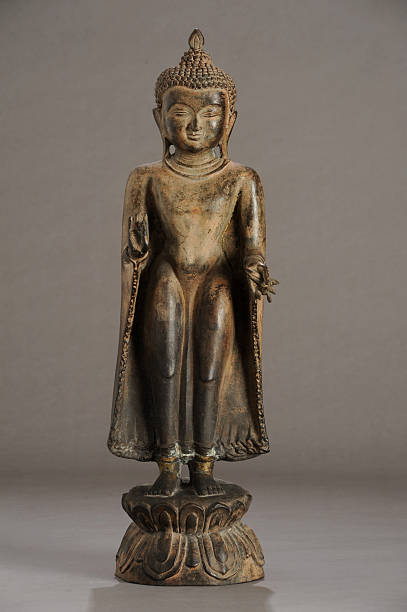 burmesisch buddha-statue - venerable stock-fotos und bilder