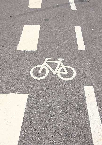 istock Vertical bicycle sign on asphalt with white stripes 515779535