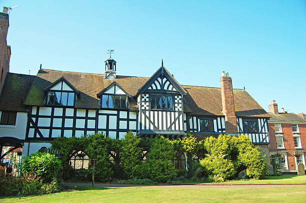 トゥドール会館 - tudor style house timber window ストックフォトと画像