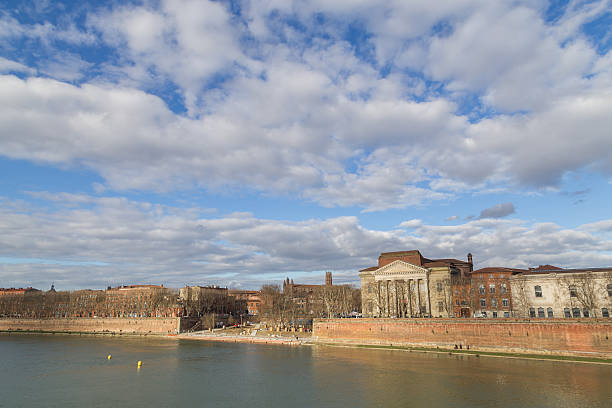 istock View over Garonne River in Toulouse 515781106
