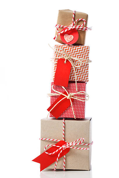 pila de cajas de regalo handcraft - wrapped package string box fotografías e imágenes de stock