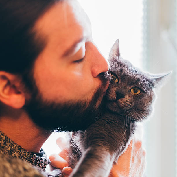 istock Man kissing his cat 515801226
