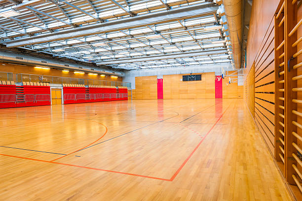 rojo sports hall with metal en el último piso - school gymnasium parquet floor sport empty fotografías e imágenes de stock