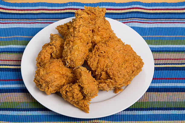 istock Five Pieces of Fried Chicken on Striped Placemat 515808731
