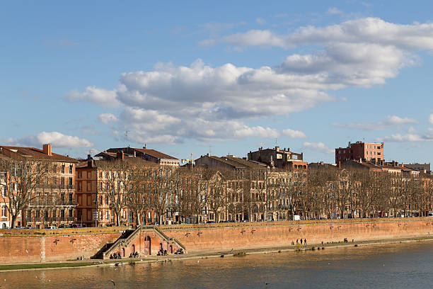 istock View over Garonne River in Toulouse 515810372