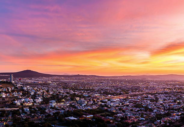 夕暮れ時の街、queretaro メキシコ ます。 - queretaro city ストックフォトと画像