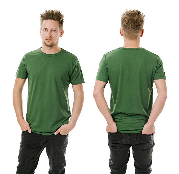 uomo in posa con la camicia verde bianco - green t shirt foto e immagini stock