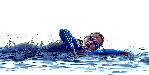 donna atleta di triathlon ironman nuotatori - competitive sport competition swimming wetsuit foto e immagini stock