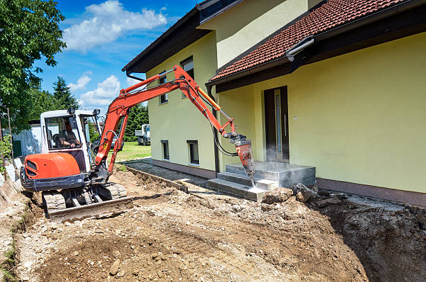 istock Crusher is demolishing a house 515842117