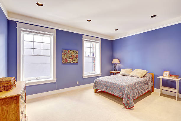 istock Bright room with impressive purple color walls 515842379