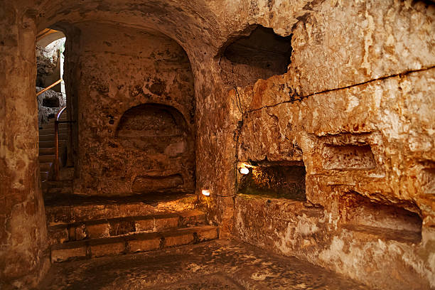 antico cimitero cristiana (catacombe) di st. paul, rabat, malta. - catacomb foto e immagini stock