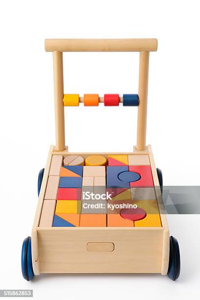 木製ブロックの木製おもちゃの台車に白背景 - 1970～1979年のストックフォトや画像を多数ご用意 - 1970～1979年, いっぱいになる, おもちゃ