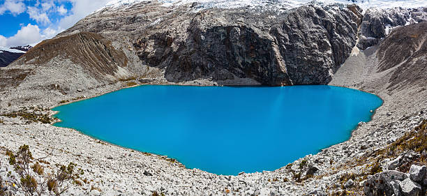 istock Lake Laguna 69 and Chakrarahu mountain 515864364