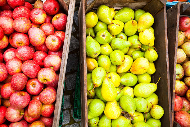 istock Wet organic apples and pears 515866665