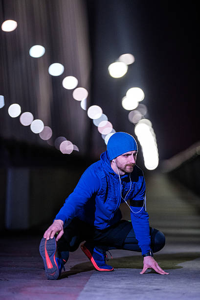 istock Sportsman with wearable devices 515888640