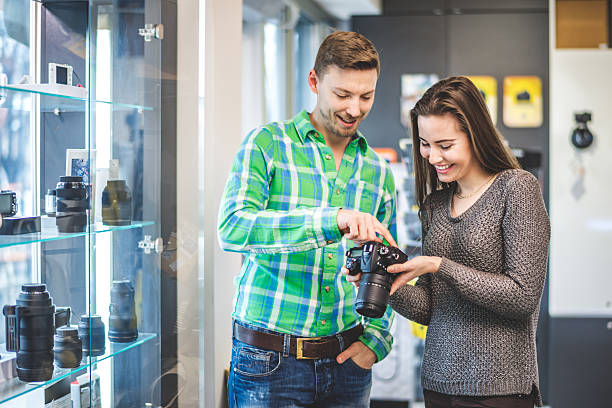 istock People looking at SLR camera in the store 515889480