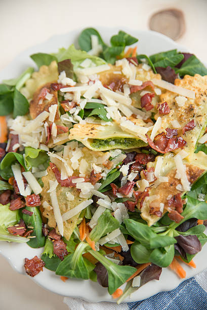istock Salad with tortellini 515914598