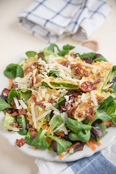 istock Salad with tortellini 515915314