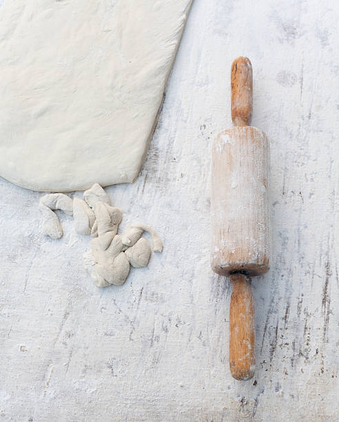 istock the rolling pin on the powder wood background 515922976