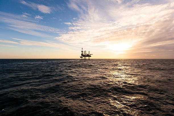istock Silhouette of drilling rig at sunset 515923334