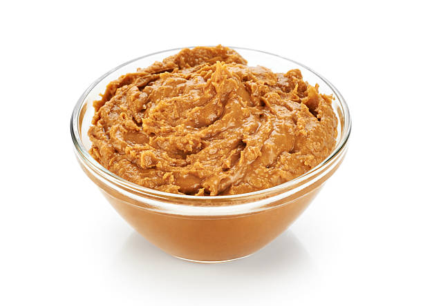 istock Bowl with peanut butter isolated on white background. 515924194