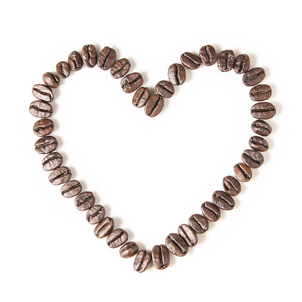 커피 원두 가운데 하트 모양 흰색 배경의 - bean coffee bean heap white 뉴스 사진 이미지