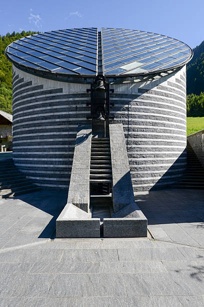 church of mogno na maggia velley, szwajcaria - mogno zdjęcia i obrazy z banku zdjęć