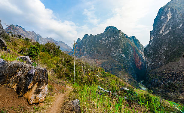 paesaggio di ha giang con moutains gamma, vietnam - vietnam vietnamese culture vietnamese ethnicity north vietnam foto e immagini stock