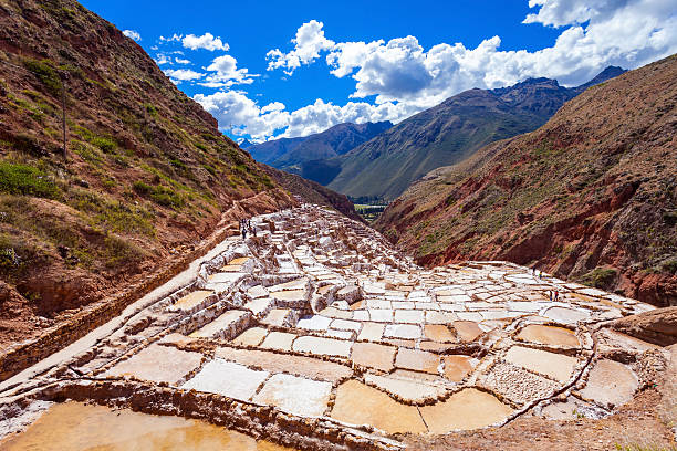 salinas di maras - salt pond foto e immagini stock