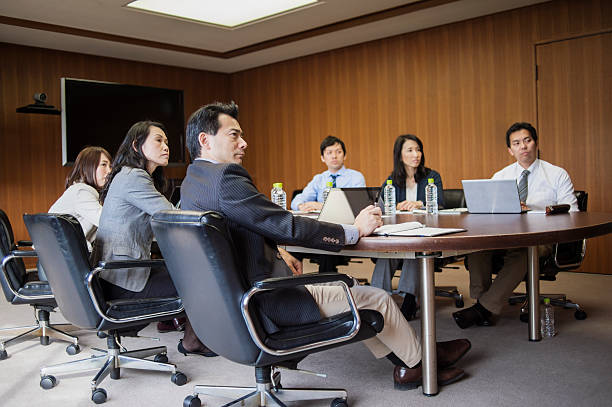 istock Business team working in meeting room 516008328