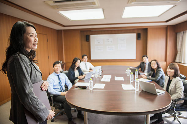 istock Business team working in meeting room 516009302