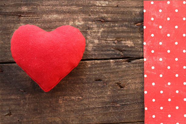 istock Red heart and polka dot border design - holiday concept 516010040
