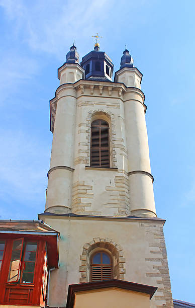 glockenturm des armenischen kathedrale in lemberg, ukraine - church bell tower temple catholicism stock-fotos und bilder