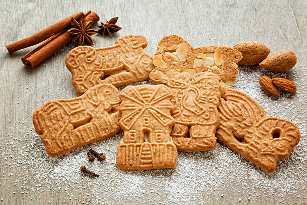 speculoos las cookies y los ingredientes - christmas anise star anise clove fotografías e imágenes de stock