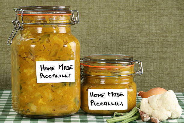 caseras piccallili - preserves pickle jar relish fotografías e imágenes de stock