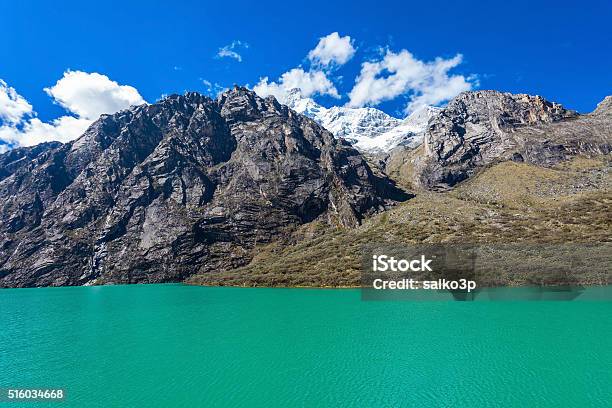 Los Lagos Llanganuco Foto de stock y más banco de imágenes de Aire libre - Aire libre, Azul, Cadena de montañas