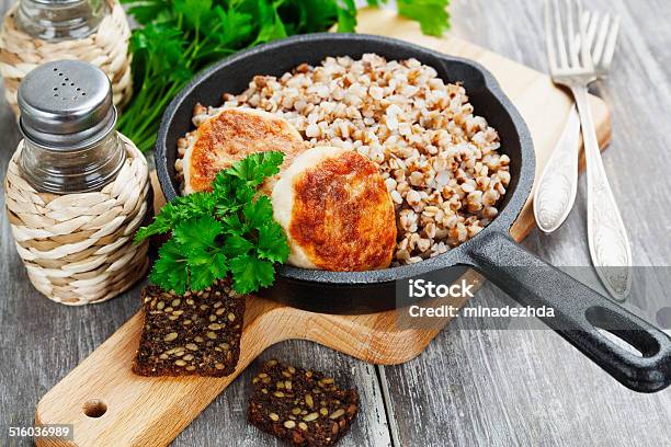 Foto de Frango Hambúrgueres E De Trigo Sarraceno e mais fotos de stock de Almôndegas - Almôndegas, Burger de Galinha, Carne