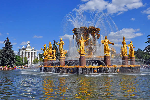 istock Fountain Friendship of peoples 516040220