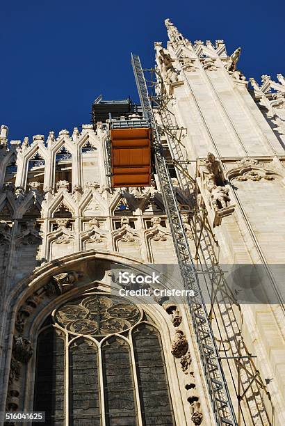 Cattedrale Di Milano - Fotografie stock e altre immagini di Ambientazione esterna - Ambientazione esterna, Architettura, Blu