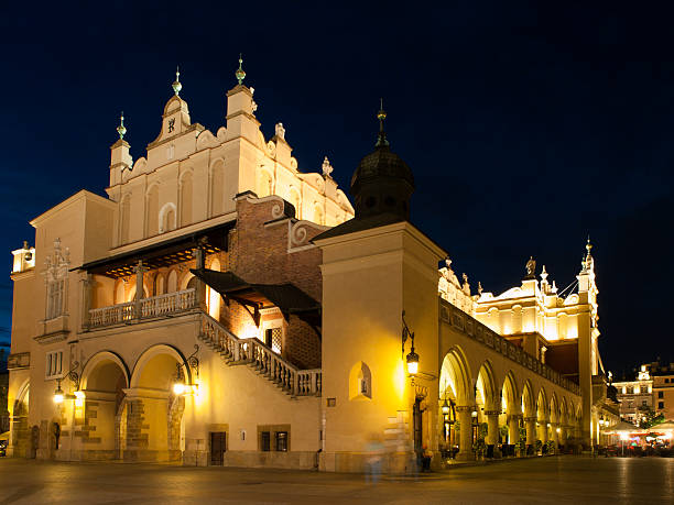 istock Sukiennice in Krakow by night 516042597