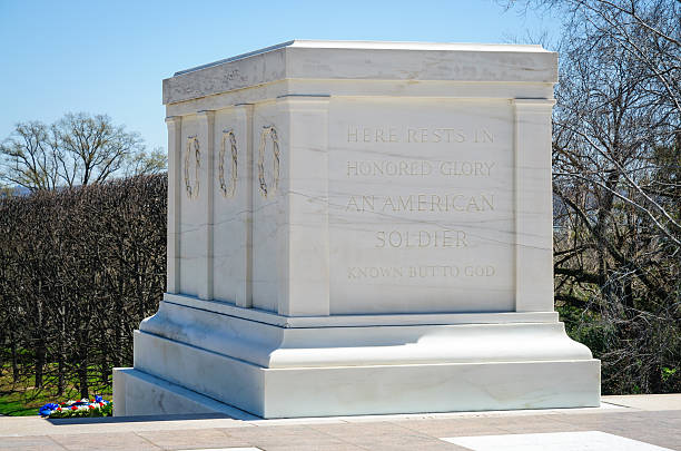 grabmal des unknowns - tomb tomb of the unknown soldier arlington national cemetery place of burial stock-fotos und bilder