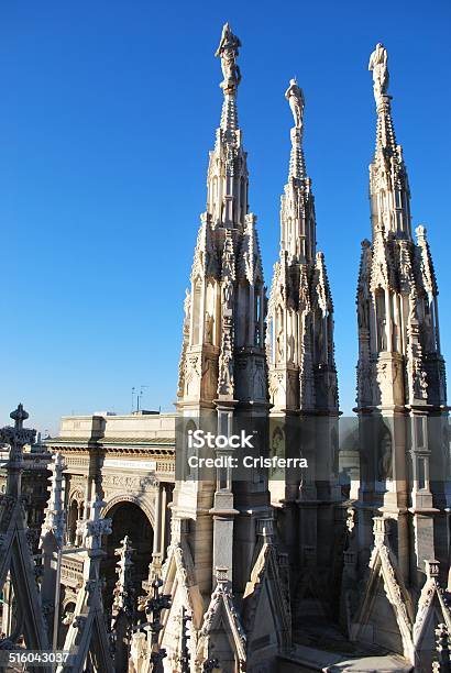 Cattedrale Di Milano - Fotografie stock e altre immagini di Alpi - Alpi, Ambientazione esterna, Architettura