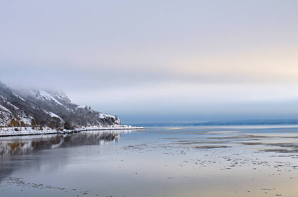 india, alaska en la ensenada de turnagain en invierno - girdwood fotografías e imágenes de stock